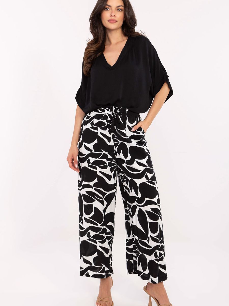  Women trousers model 215122 Sublevel 